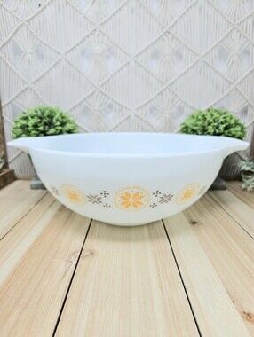 Pyrex Town and Country 444 Cinderella Mixing Bowl